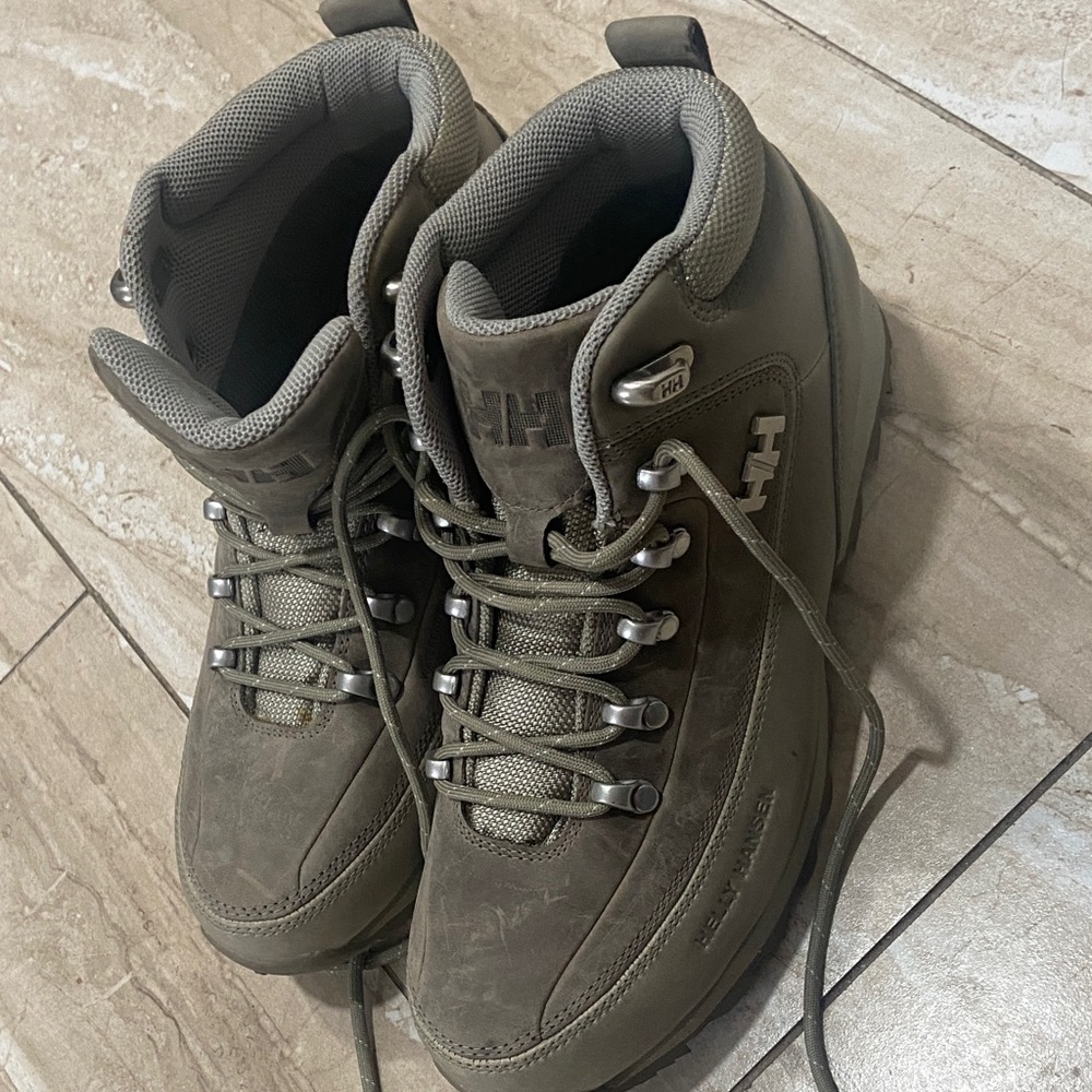 Helly Hansen  Olive Boots